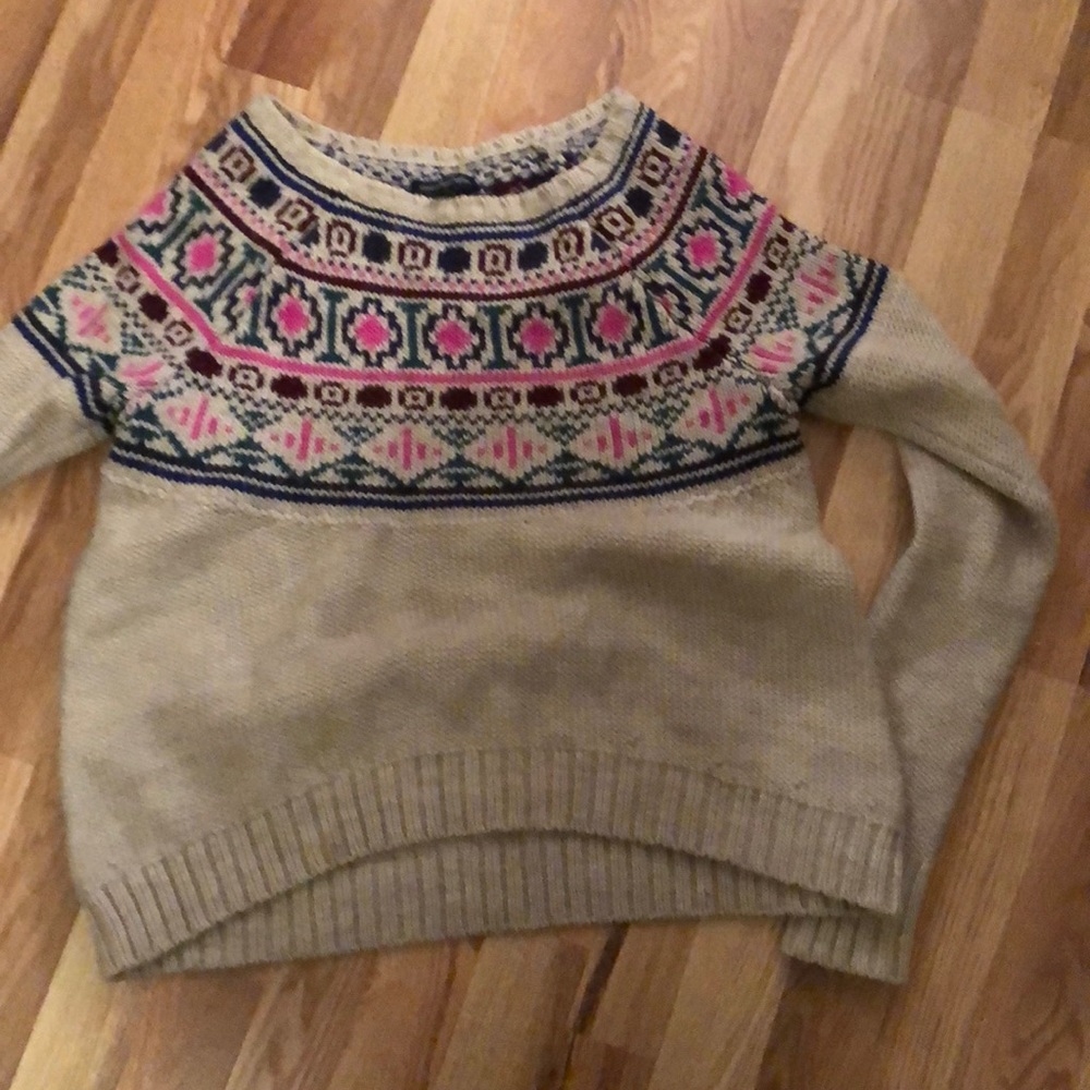 Scoop neck sweater with pattern